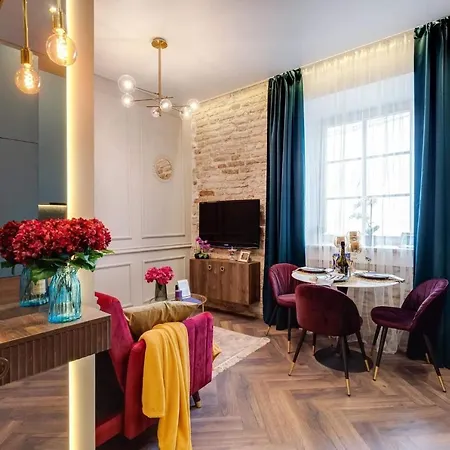 Апартаменты Charming Apt In Old Town By Reside Baltic Вильнюс